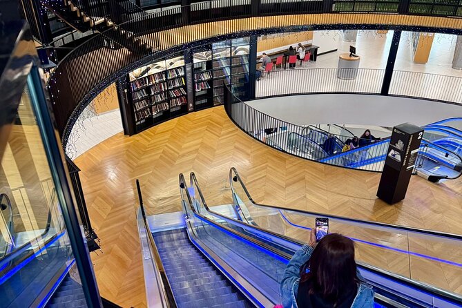 Photography Walking Tour in Birmingham - Finding the best angle at The Cube