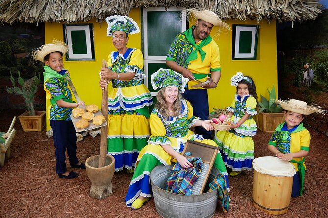 Photoshoot Activity with Traditional Curacao Attire - Choosing your photographs after the shoot