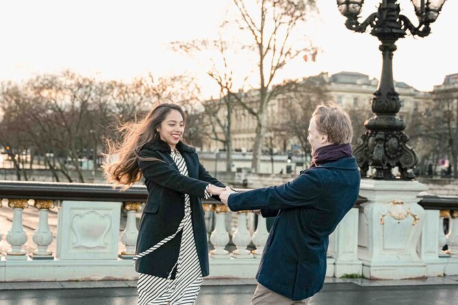 Photoshoot in Paris - Eiffel Tower - Posing help for couples, children, and groups of eight
