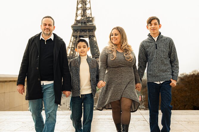 Photoshoot in Paris - Eiffel Tower - Photo quality and the value of a printed keepsake