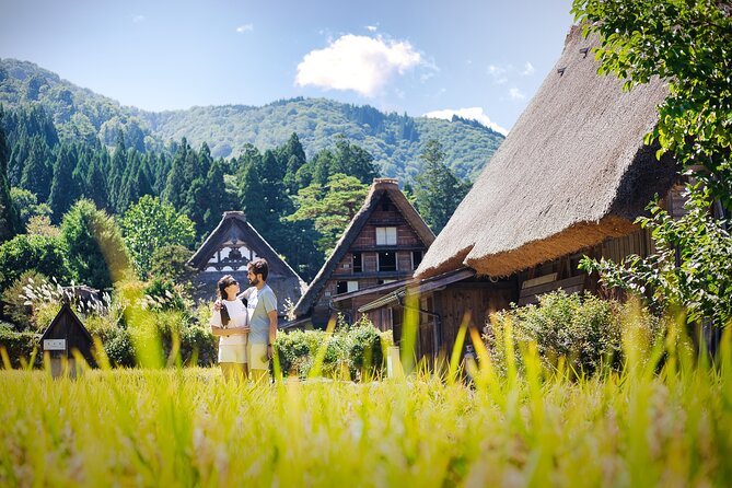 Photoshoot in Shirakawago/Takayama by professional photographer - The value of the $377.57 group price
