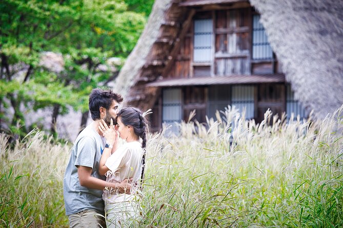 Photoshoot in Shirakawago/Takayama by professional photographer - Posing help for people who feel awkward