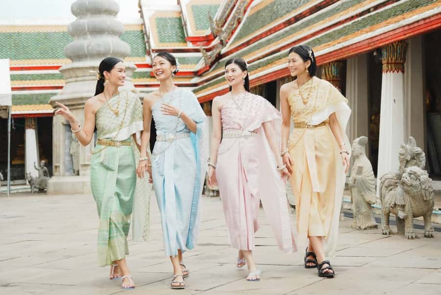 Photoshoot in Thai Costume - Thai costume, Wat Arun, and a ready-made Bangkok backdrop