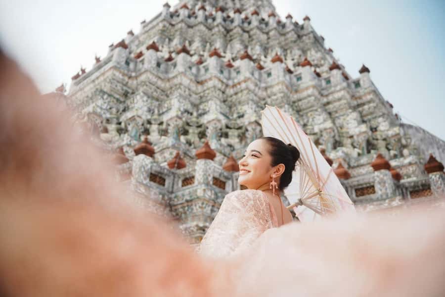 Photoshoot in Thai Costume - Couples, families, and group photographs