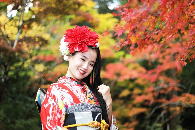 Photoshoot session by professional photographer in Kanazawa - Higashi Chaya’s wooden streets and kimono-friendly setting