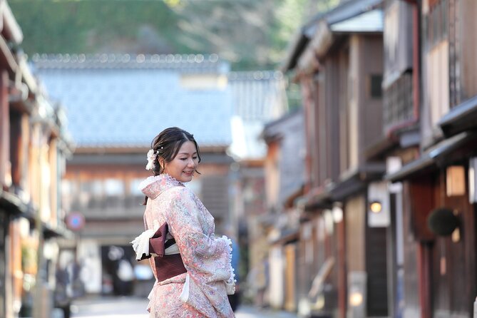 Photoshoot session by professional photographer in Kanazawa - Private transport keeps the session simple