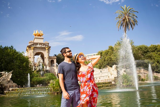 Photoshoot tour in Barcelona Secret Corners - Pont del Bisbe and Plaça d’Isidre Nonell