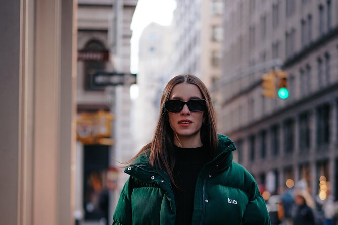 Photoshoot Tour in New York City - Crossing the Brooklyn Bridge