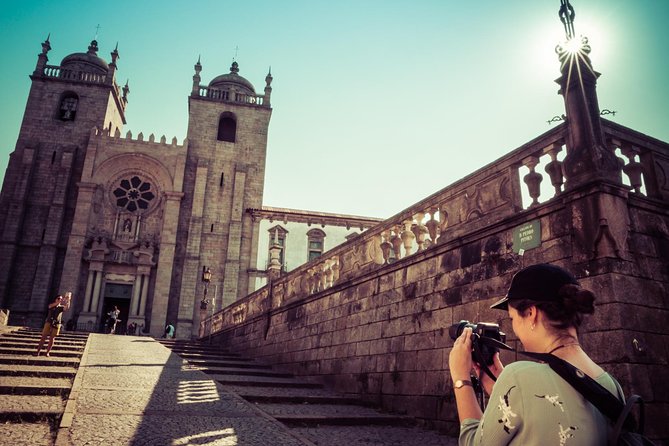 Porto 1/2 Day Walking Photo Tour & Portraits - A short stop at Largo da Pena Ventosa