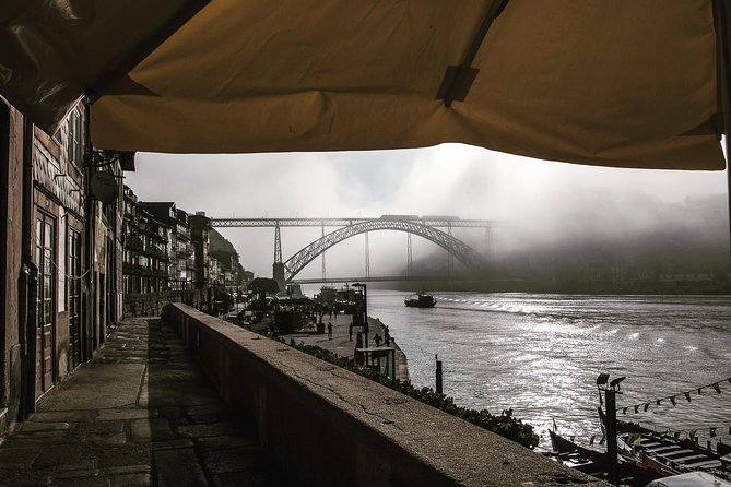 Porto 1/2 Day Walking Photo Tour & Portraits - Crossing toward the Dom Luís I Bridge
