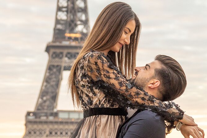 Private Guided Professional Photoshoot by the Eiffel Tower - Selecting your edited Eiffel Tower photographs