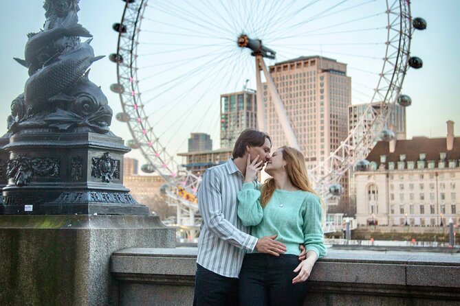 Private landmarks photoshoot for families and couples - What the VIP Buckingham Palace option adds