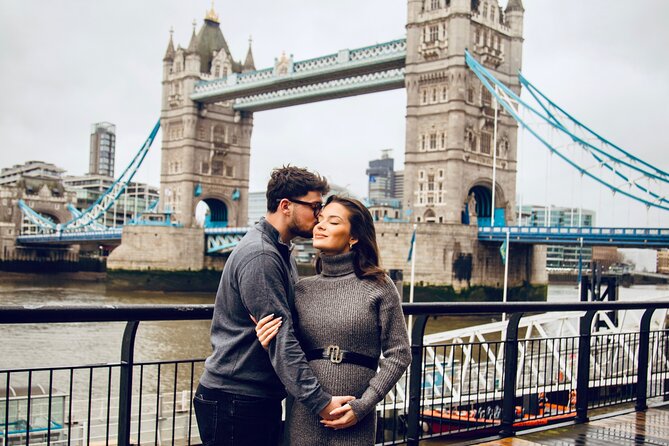 Private landmarks photoshoot for families and couples - Working with children, babies, and older relatives