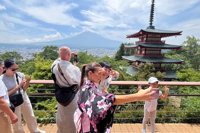 Private Mt.Fuji Kimono costume Photo Tour with Hotel Pick-up - Lake Kawaguchi, Fuji views beside the water
