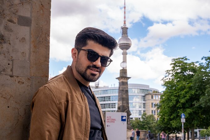 Private Personalized Photoshoot in Berlin - Kolonnadenhof and a quieter change of mood