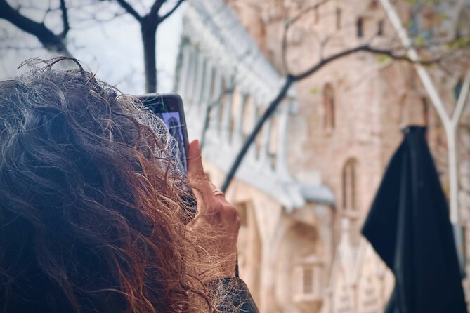Private (Phone) Photography Class in Park & Old Town - From Arc de Triomf to a better phone camera