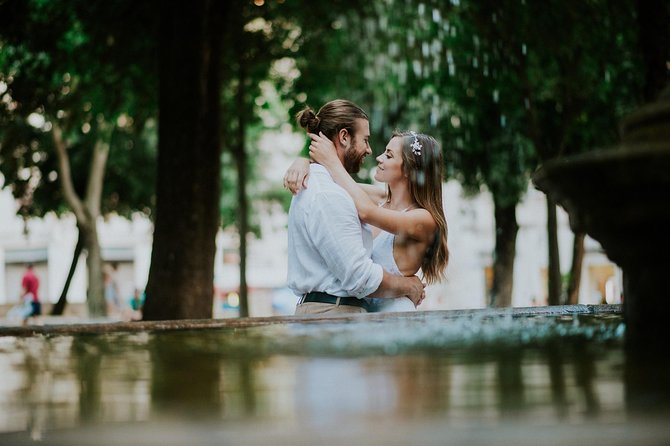 Private Photo Session with a Local Photographer in Hanoi - What the private group format means