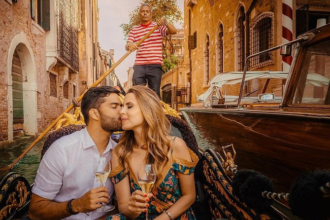 Private Photo Shoot in Venice with Gondola Ride - Photographers who add more than camera work