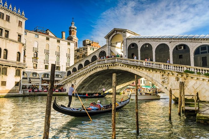 Private Photo Shoot in Venice with Gondola Ride Included - The gondola ride is part of the photo session