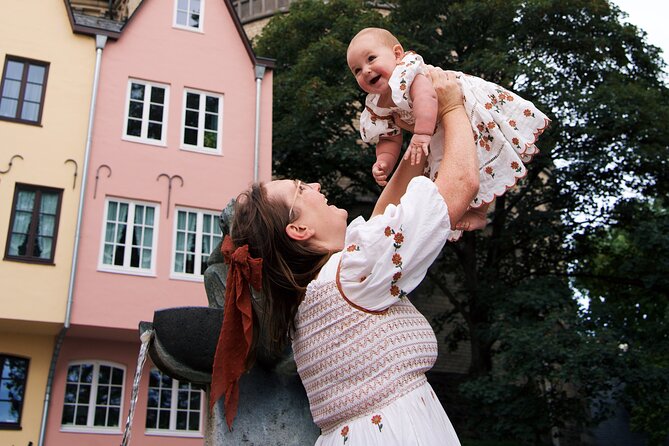 Private photo tour in Cologne - Cologne Old Town brings character to the final set