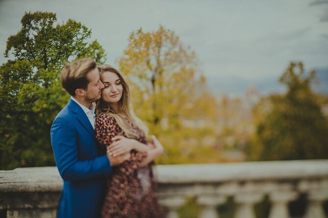 Private Photoshoot in Florence - Posing help for couples, families, and solo visitors
