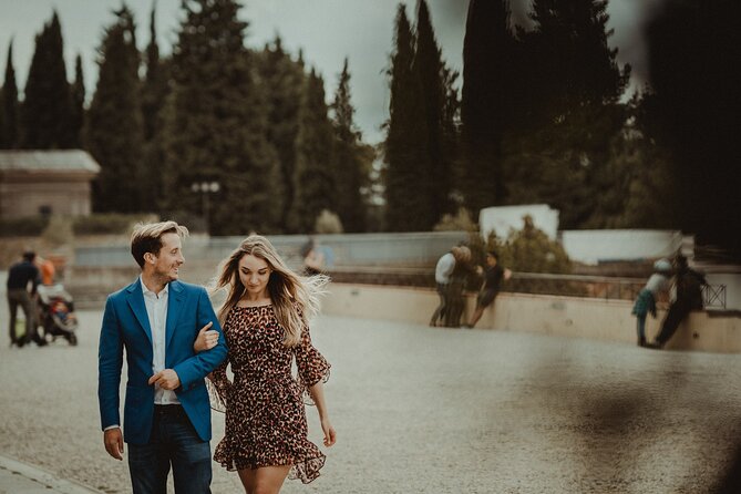 Private Photoshoot in Florence - Walking through the Duomo and central Florence