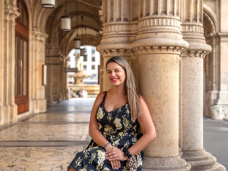 Private Photoshoot in Vienna City Center - Walking toward the Albertina Modern