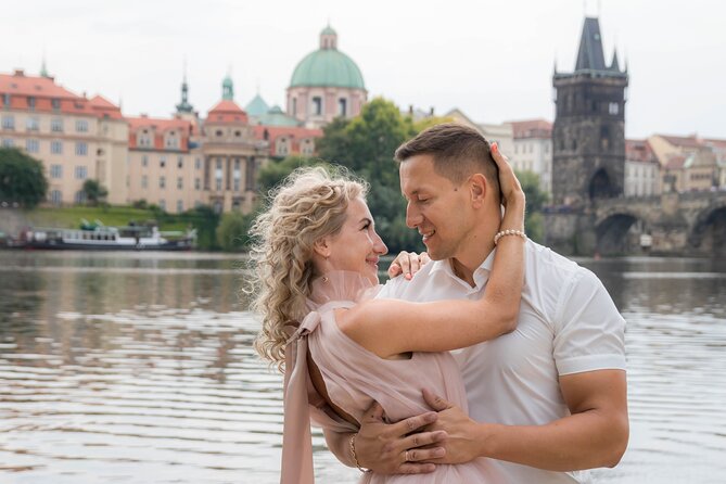 Private Photoshoot Tour in Prague - How Julia works with families, couples, and solo visitors