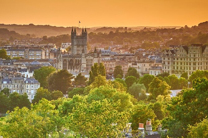 Private Smartphone photography Walking Tour Around Bath - Finding order at the Circus