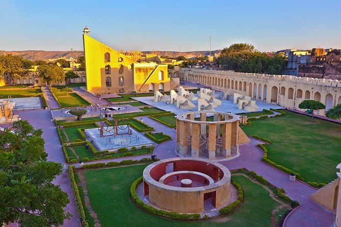 Private Tour of Instagrammable Photogenic Spots in Jaipur - City Palace brings color and royal rooms