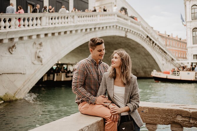 Private Tour: Personal Travel Photographer Tour in Venice - Crossing the Rialto Bridge