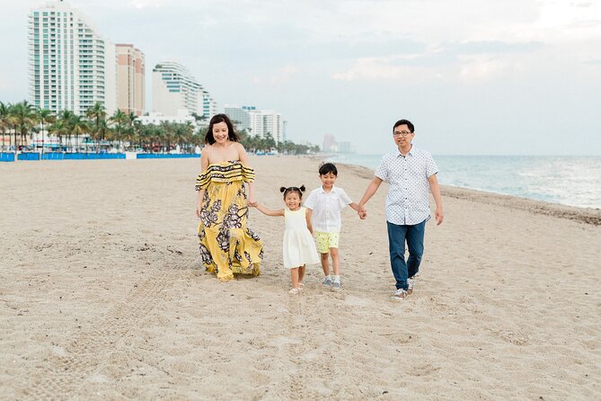 Private Vacation Photography Session with Local Photographer in Ft. Lauderdale - A group session that can stay relaxed
