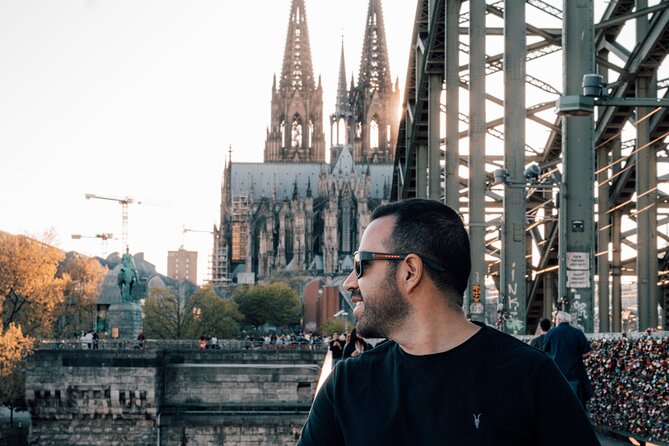 Private Vacation Photoshoot with Photographer in Cologne - Christmas markets and seasonal photographs