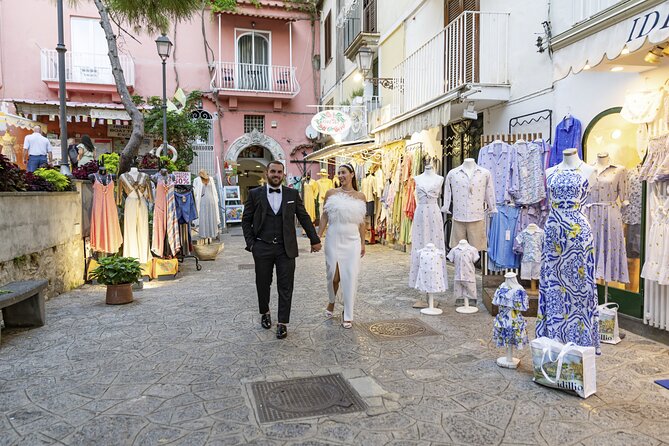 Professional photo shoot around Positano - Through the old town and shopping streets