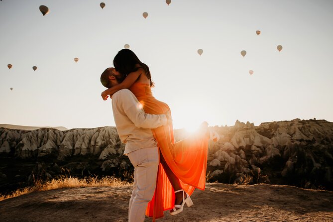 Professional Photo Shoot in Cappadocia - In Sunrise with Hot Air Balloons - The first meeting in Göreme