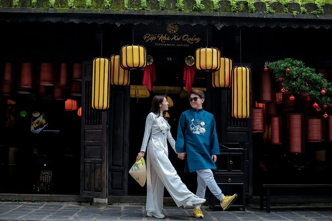 Professional Photography Tour Optional Ao Dai Dress in Hoi An - Stop two: The Night Market and lantern color