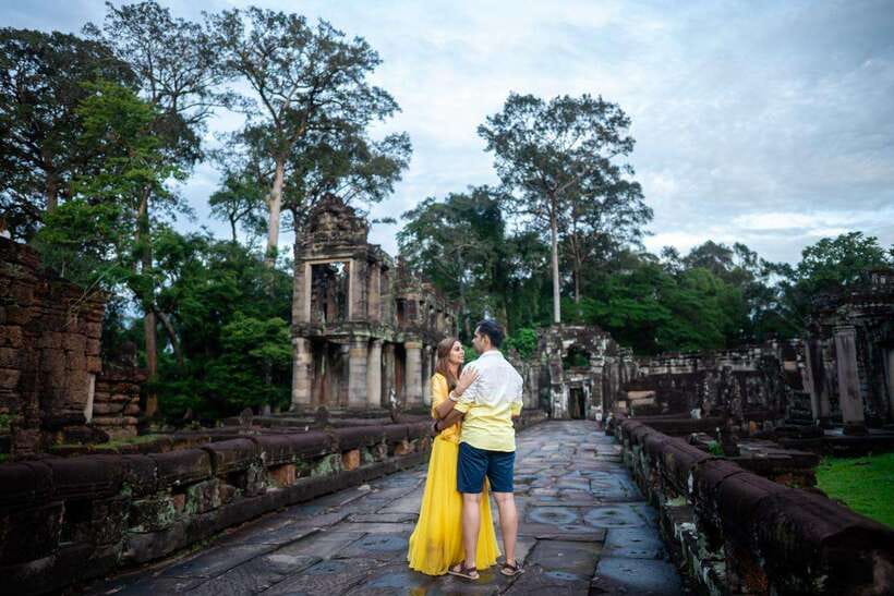 Professional Photoshoot in Angkor Archaeological Park - The guide and photographer in one person