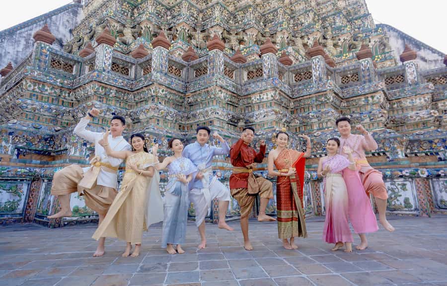 Professional Thai Costume Photography at Wat Arun, Bangkok - Wat Pho adds a second temple stop