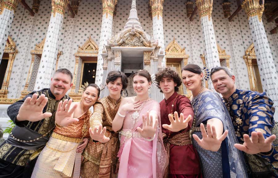 Professional Thai Costume Photography at Wat Arun, Bangkok - What happens during the one or two-hour session