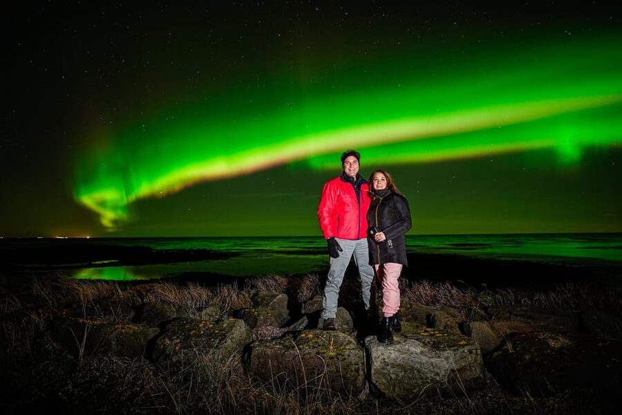 Reykjavik: Northern Lights Tour with Private Photographer - Unlimited photos and help with your own camera