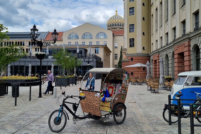 Romantic Berlin Rickshaw City and Photo Tour - incl. pick-up - Checkpoint Charlie and the former Wall zone
