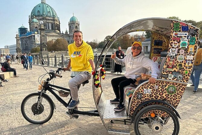Romantic Berlin Rickshaw City and Photo Tour - incl. pick-up - Soviet memorials and the open space of Tiergarten