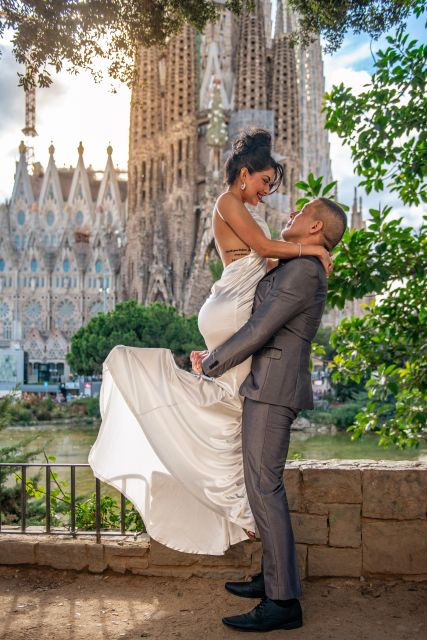 Romantic Photoshoot Experience for Couples in Barcelona - The photographs and 48-hour delivery