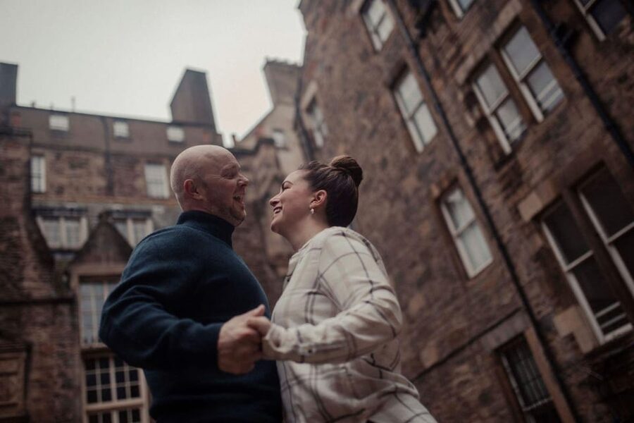Romantic Photoshoot Experience for Couples in Edinburgh - What Happens During the 45-Minute Photo Stop