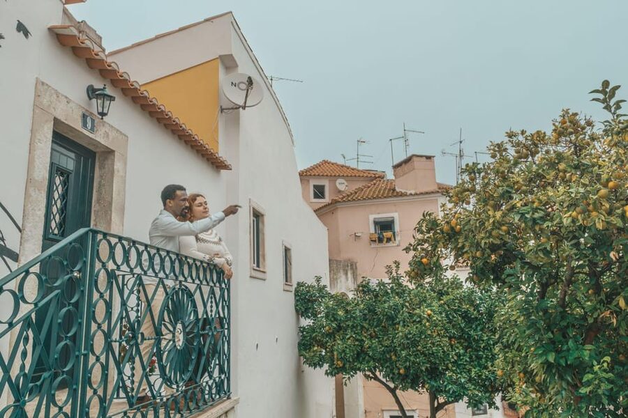 Romantic Photoshoot Experience for Couples in Lisbon - Timing, meeting details, and practical planning