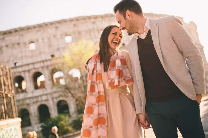 Rome: Colosseum Photoshoot - Meeting at Caffè Roma on Via del Colosseo
