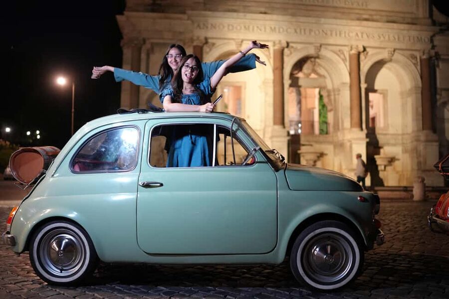 Rome: Night Photo Session in a Fiat 500 with Aperol Spritz - Who will enjoy this most