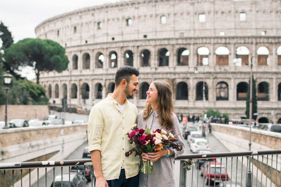 Rome: Personalized Photoshoot outside the Colosseum - Meeting near Caffè Roma and getting started