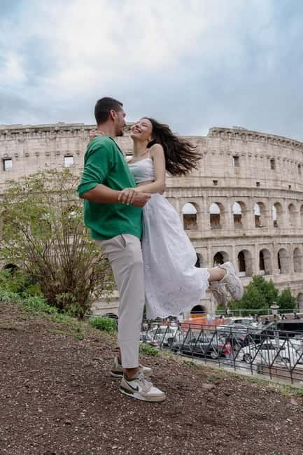 Rome: Private photoshoot at the Trevi Fountain Golden Hour - Finding good angles around the fountain