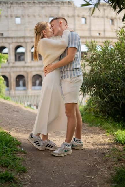 Rome: Private photoshoot at the Trevi Fountain Golden Hour - Couples, engagements, honeymoons, and special occasions